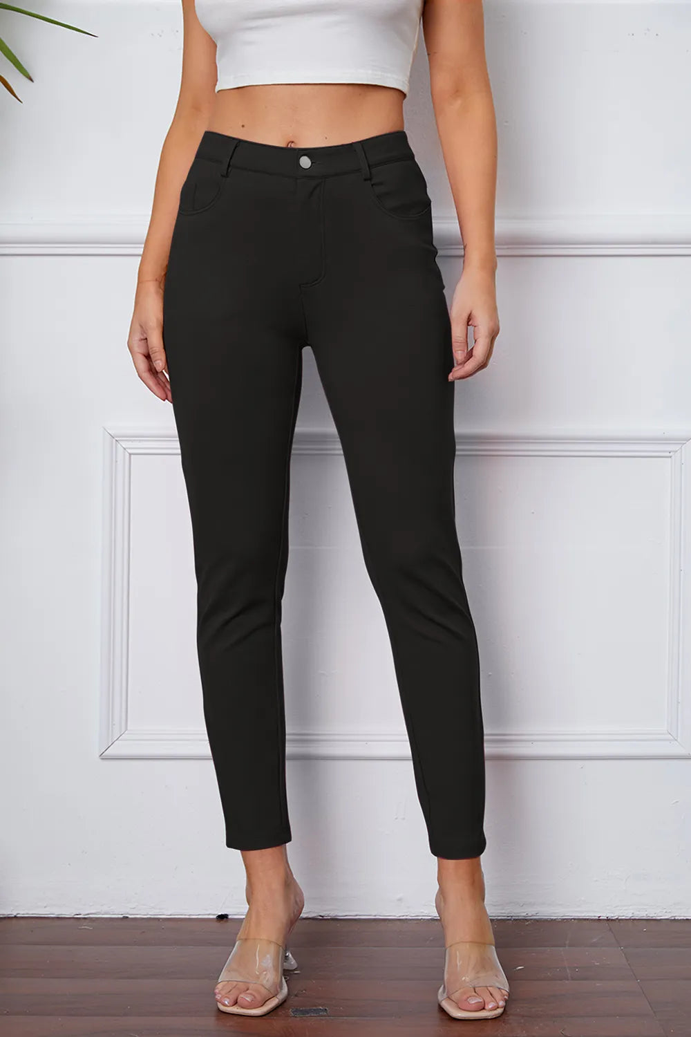Women's stretchy pants with pockets front view