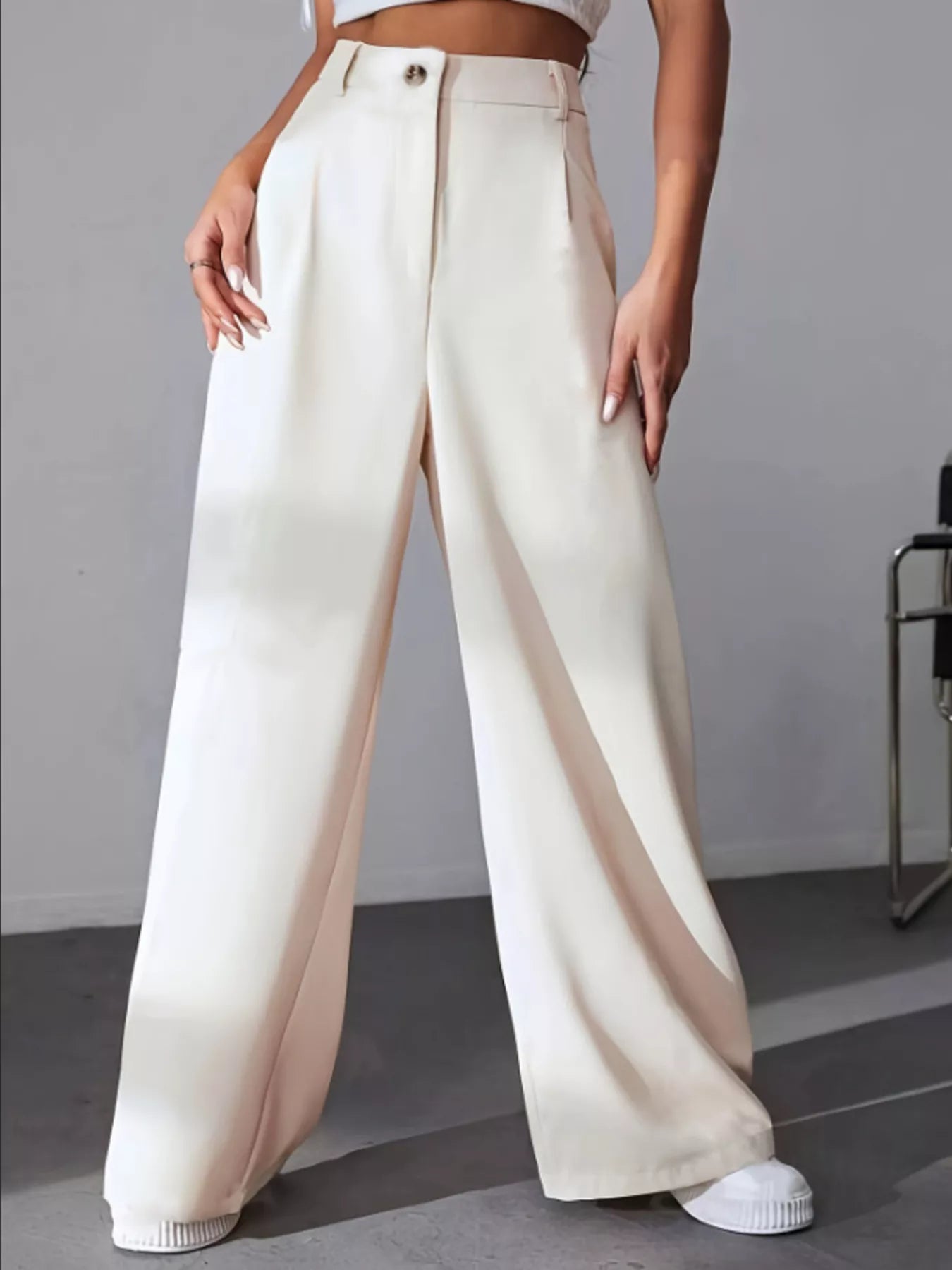 Women's wide leg pleated pants front view